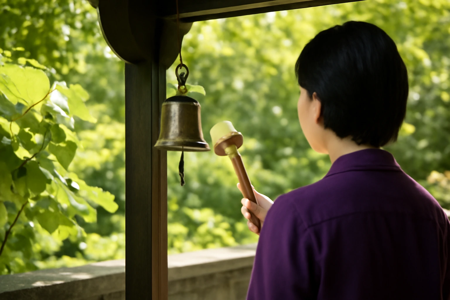 Chuông và khánh đồng trong nhà: nghe tiếng để biết tình trạng, treo chắc tay và giữ gìn lâu dài